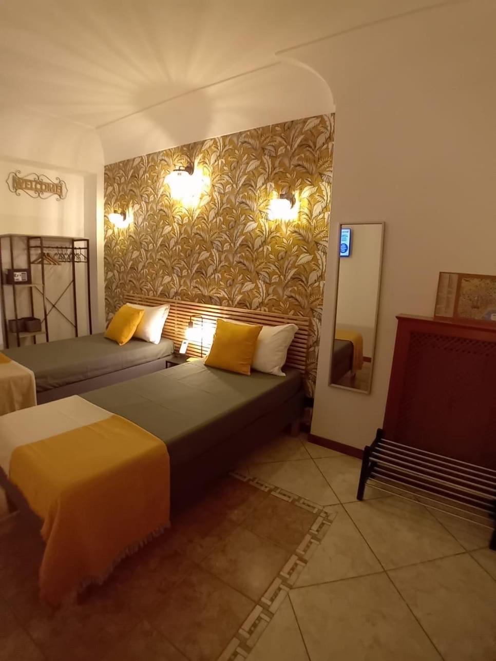 Reginella House Hotel เนเปิลส์ ภายนอก รูปภาพ