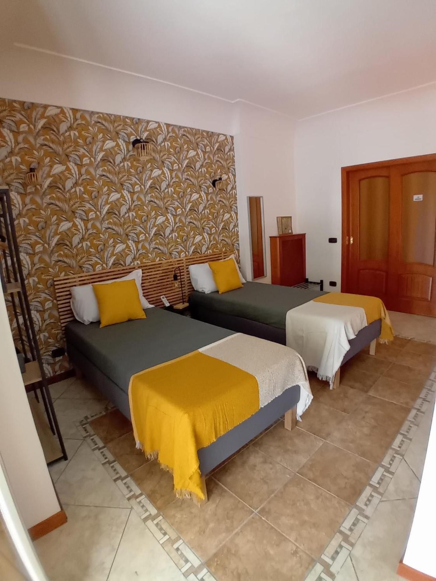 Reginella House Hotel เนเปิลส์ ภายนอก รูปภาพ
