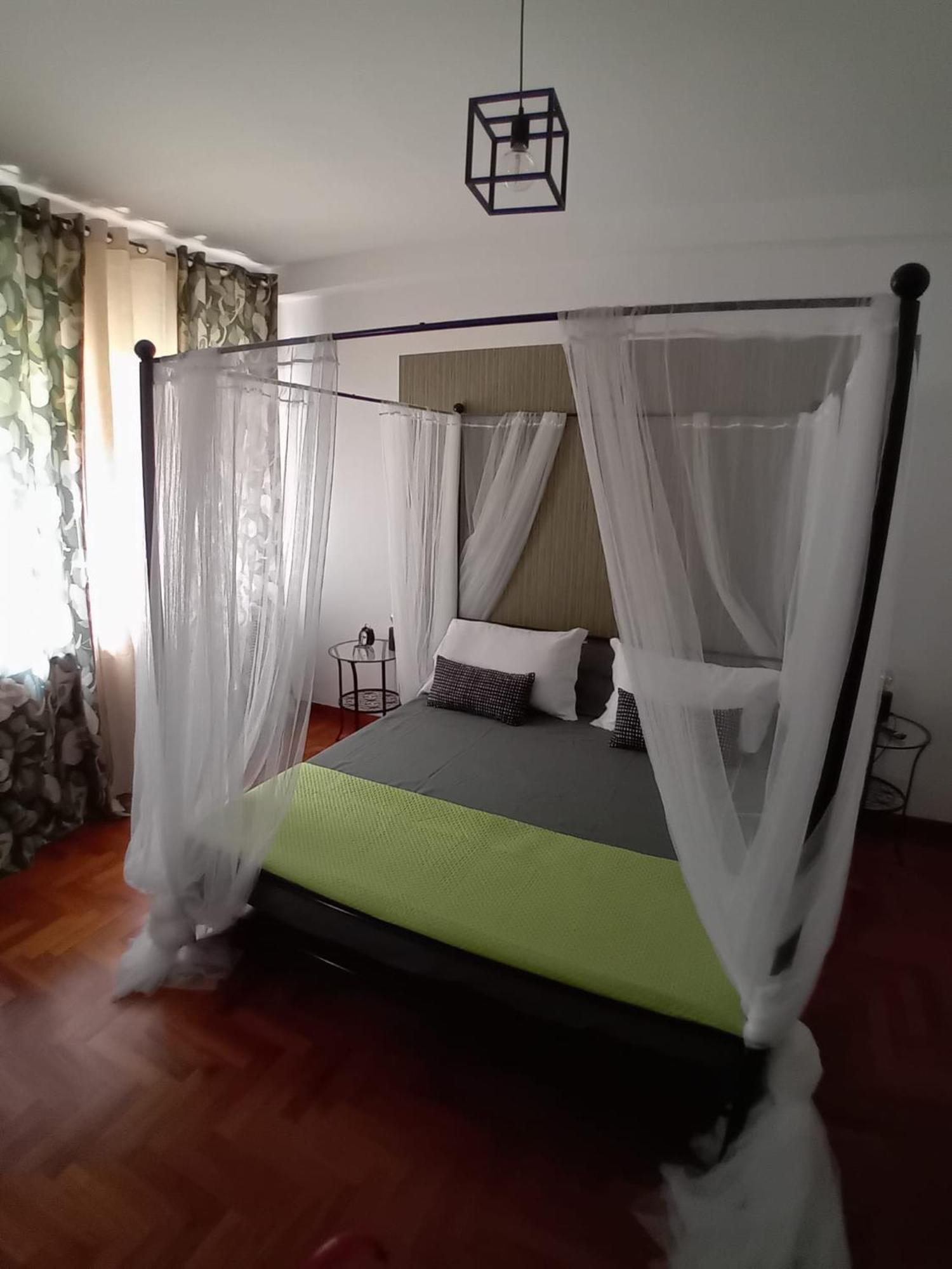 Reginella House Hotel เนเปิลส์ ภายนอก รูปภาพ